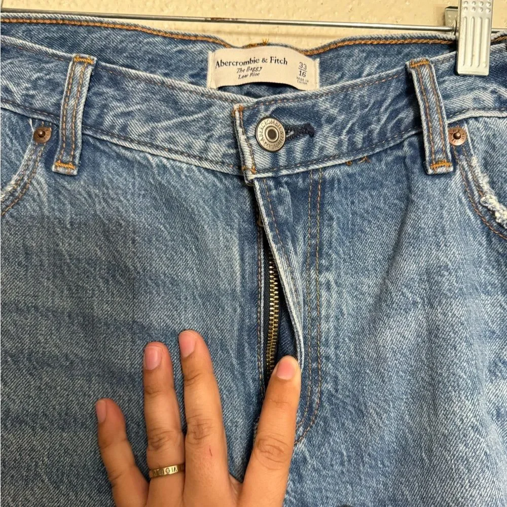 Abercrombie & Fitch the baggy low rise Light Blue denim Jean Shorts size 33/16